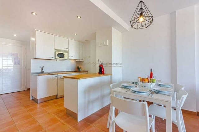 Piso de 2 habitaciones en Playa Paraiso, Adeje en venta con piscina garaje - 359.000 € (Ref: 9542476)