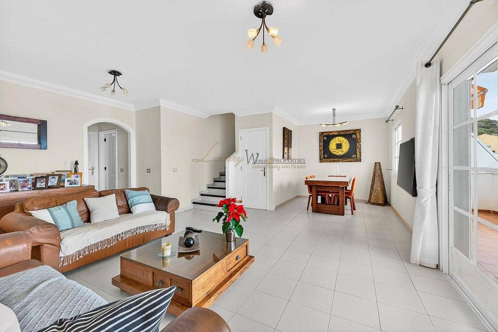 3 sovrum Villa till salu i Costa Adeje med pool garage - 659 000 € (Ref: 9550225)