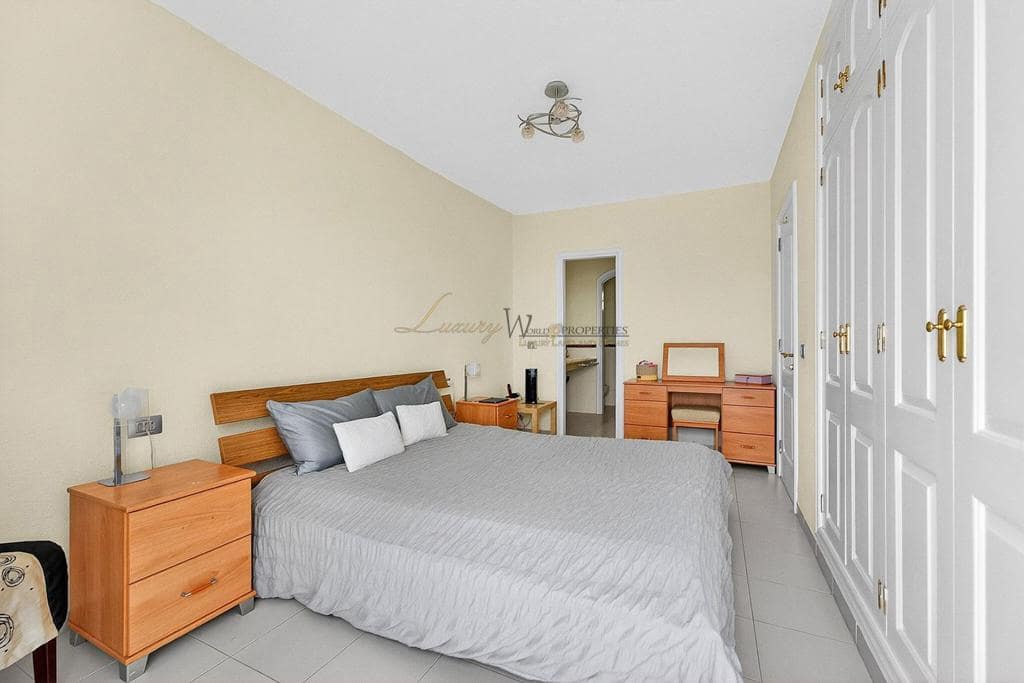 3 sovrum Villa till salu i Costa Adeje med pool garage - 659 000 € (Ref: 9550225)