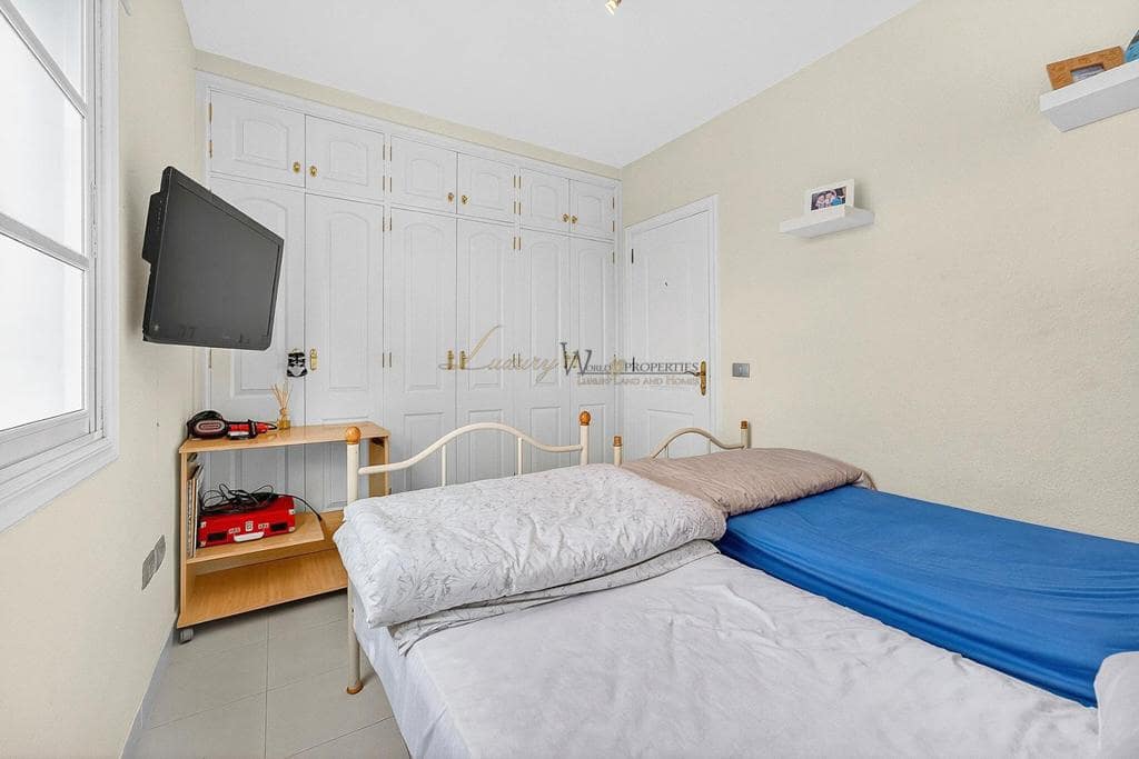 3 sovrum Villa till salu i Costa Adeje med pool garage - 659 000 € (Ref: 9550225)