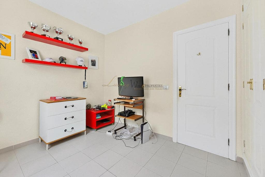 3 sovrum Villa till salu i Costa Adeje med pool garage - 659 000 € (Ref: 9550225)