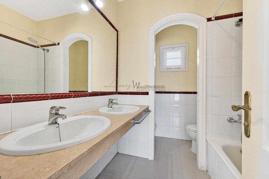 3 sovrum Villa till salu i Costa Adeje med pool garage - 659 000 € (Ref: 9550225)