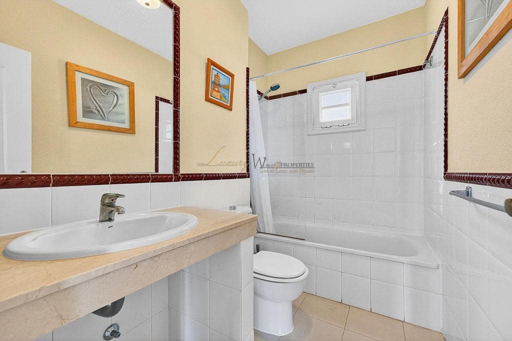 3 sovrum Villa till salu i Costa Adeje med pool garage - 659 000 € (Ref: 9550225)