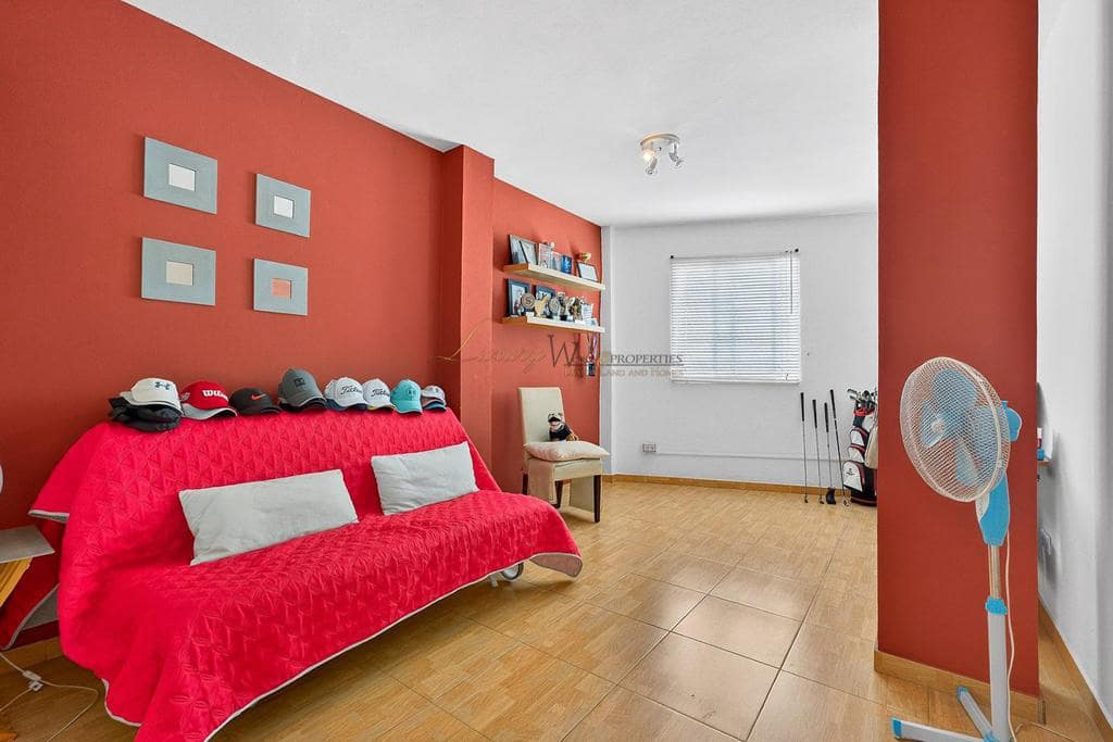 3 sovrum Villa till salu i Costa Adeje med pool garage - 659 000 € (Ref: 9550225)