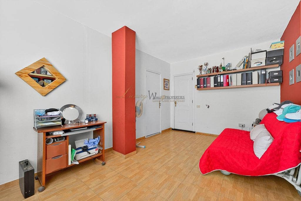 3 sovrum Villa till salu i Costa Adeje med pool garage - 659 000 € (Ref: 9550225)