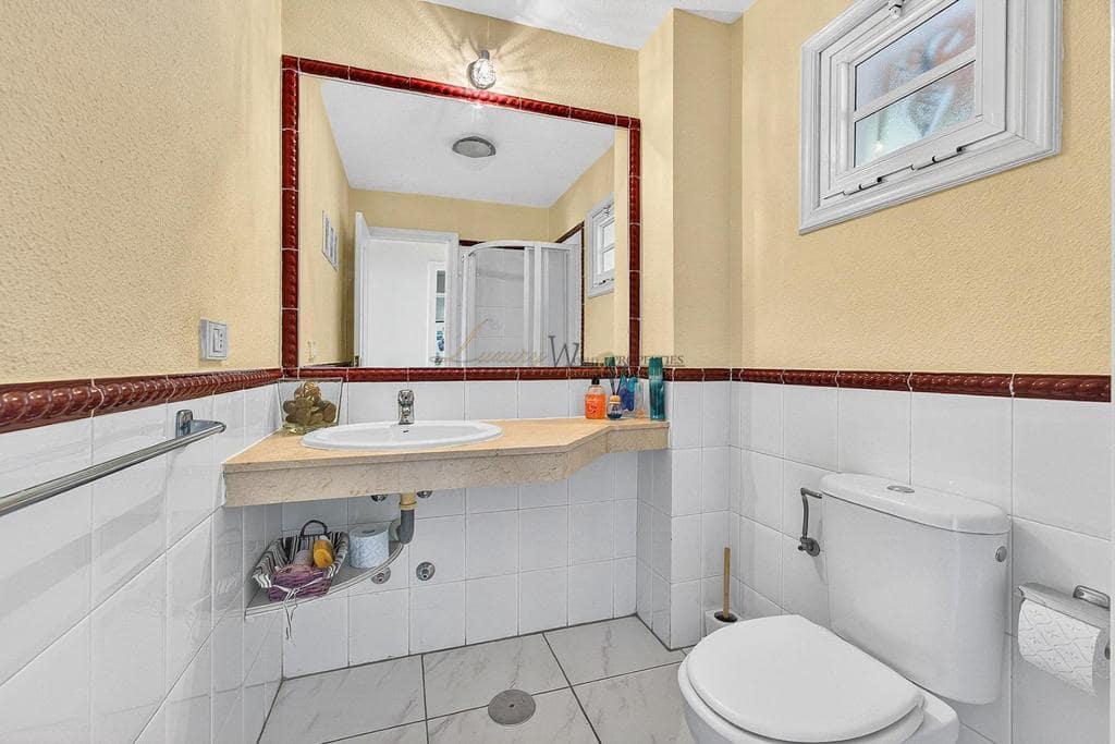 3 sovrum Villa till salu i Costa Adeje med pool garage - 659 000 € (Ref: 9550225)