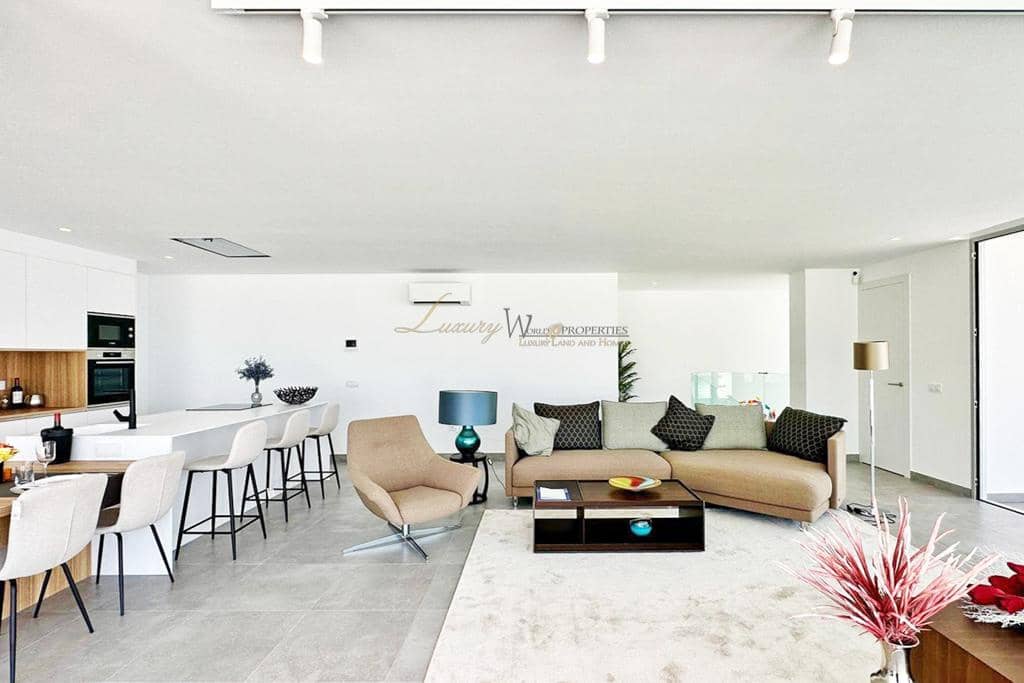 3 bedroom Villa for sale in Callao Salvaje with pool garage - € 1,590,000 (Ref: 9553008)