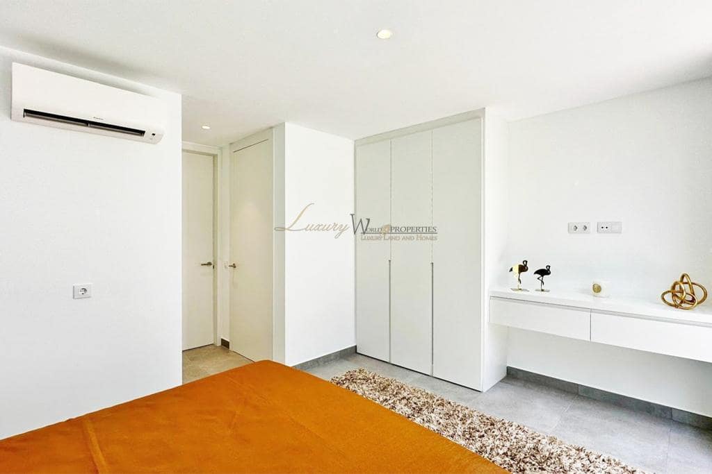 3 bedroom Villa for sale in Callao Salvaje with pool garage - € 1,590,000 (Ref: 9553008)