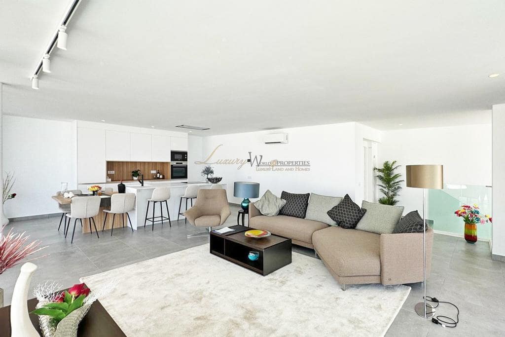 3 bedroom Villa for sale in Callao Salvaje with pool garage - € 1,590,000 (Ref: 9553008)