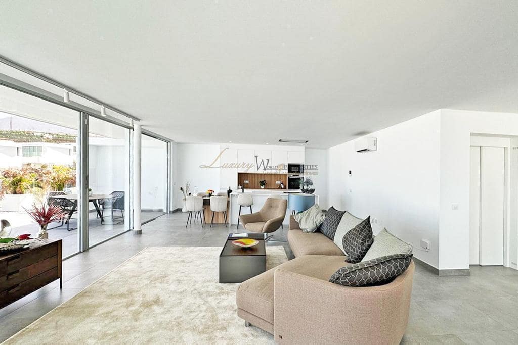 3 bedroom Villa for sale in Callao Salvaje with pool garage - € 1,590,000 (Ref: 9553008)