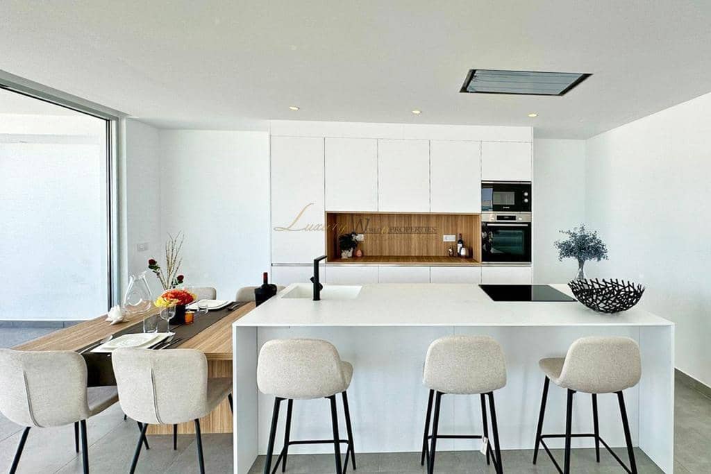 3 bedroom Villa for sale in Callao Salvaje with pool garage - € 1,590,000 (Ref: 9553008)