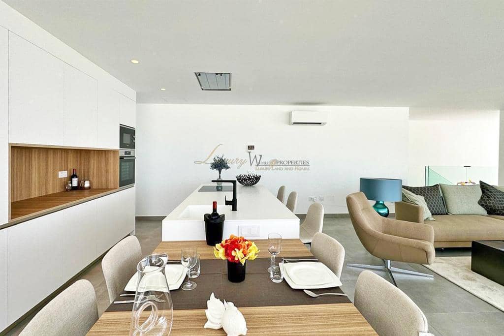 3 bedroom Villa for sale in Callao Salvaje with pool garage - € 1,590,000 (Ref: 9553008)