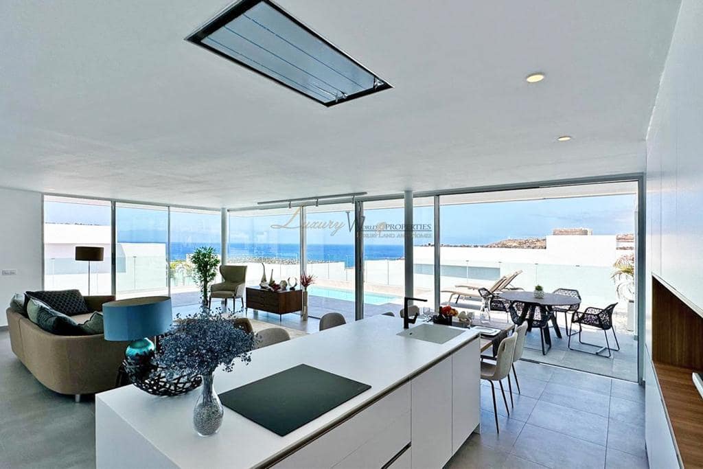 3 bedroom Villa for sale in Callao Salvaje with pool garage - € 1,590,000 (Ref: 9553008)