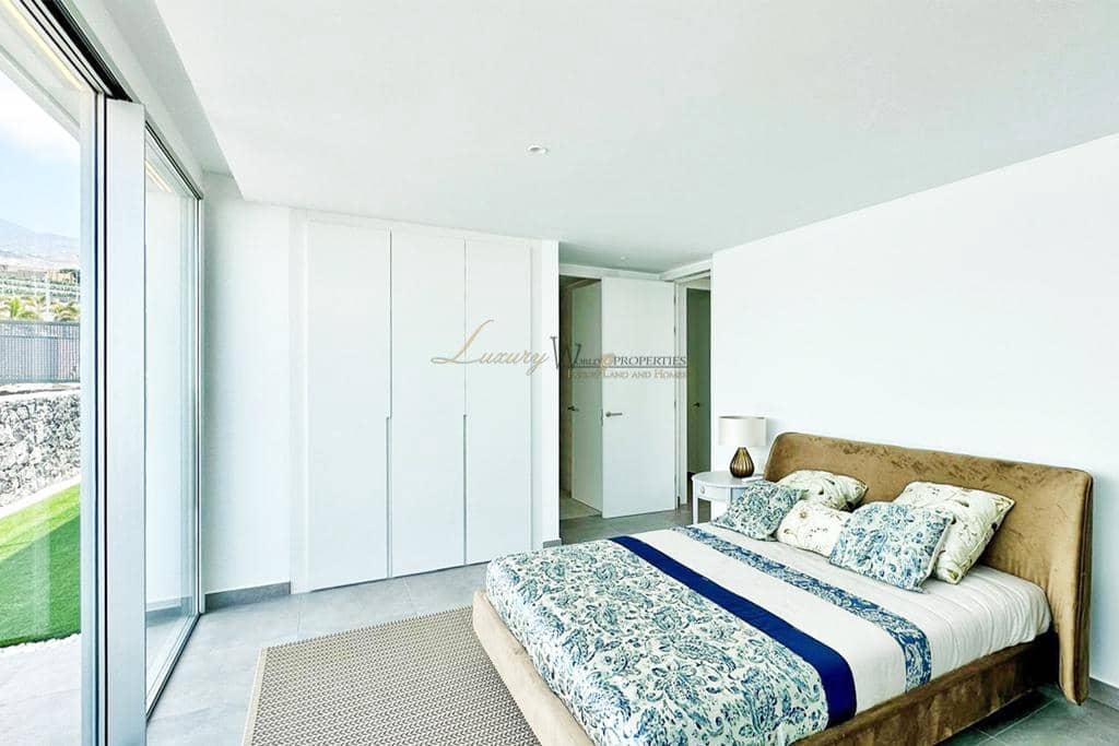 3 bedroom Villa for sale in Callao Salvaje with pool garage - € 1,590,000 (Ref: 9553008)