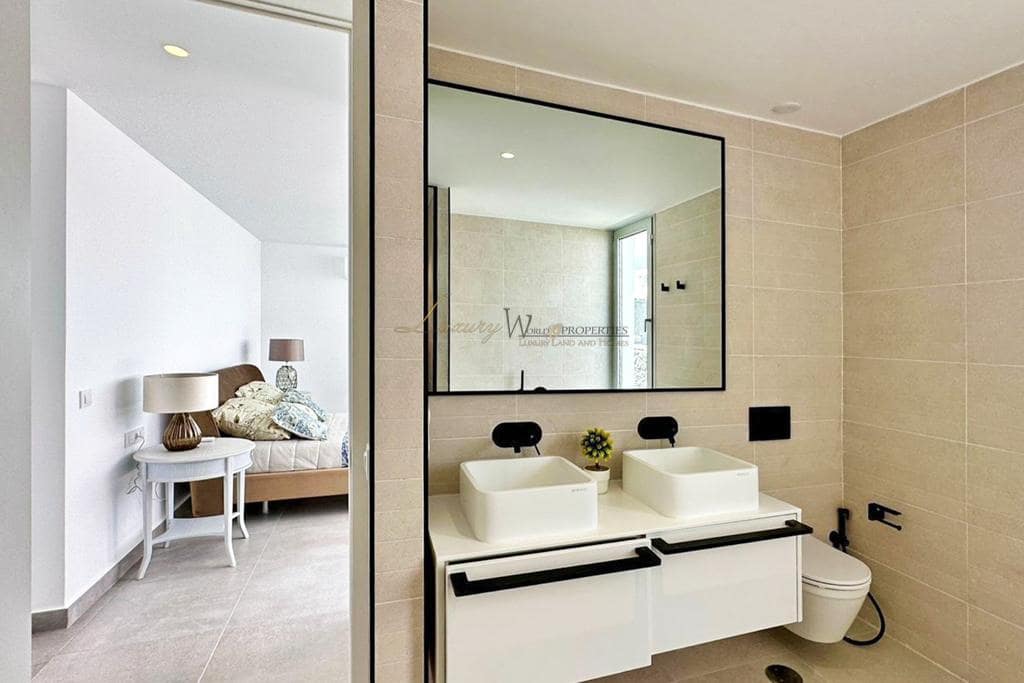 3 bedroom Villa for sale in Callao Salvaje with pool garage - € 1,590,000 (Ref: 9553008)