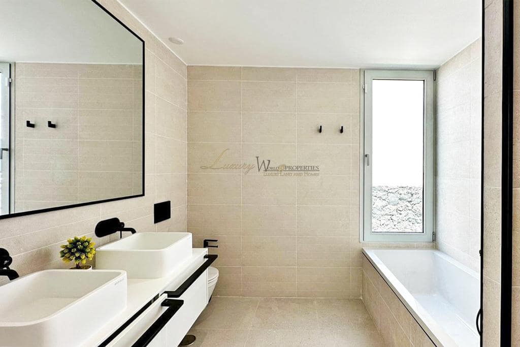 3 bedroom Villa for sale in Callao Salvaje with pool garage - € 1,590,000 (Ref: 9553008)