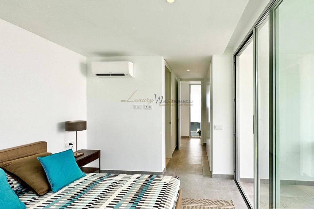 3 bedroom Villa for sale in Callao Salvaje with pool garage - € 1,590,000 (Ref: 9553008)