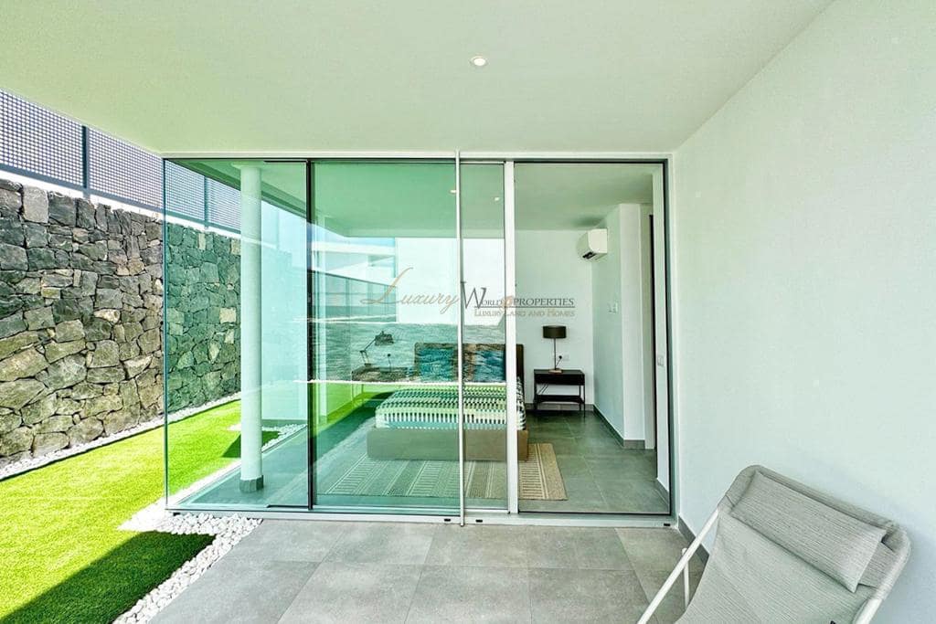 3 bedroom Villa for sale in Callao Salvaje with pool garage - € 1,590,000 (Ref: 9553008)