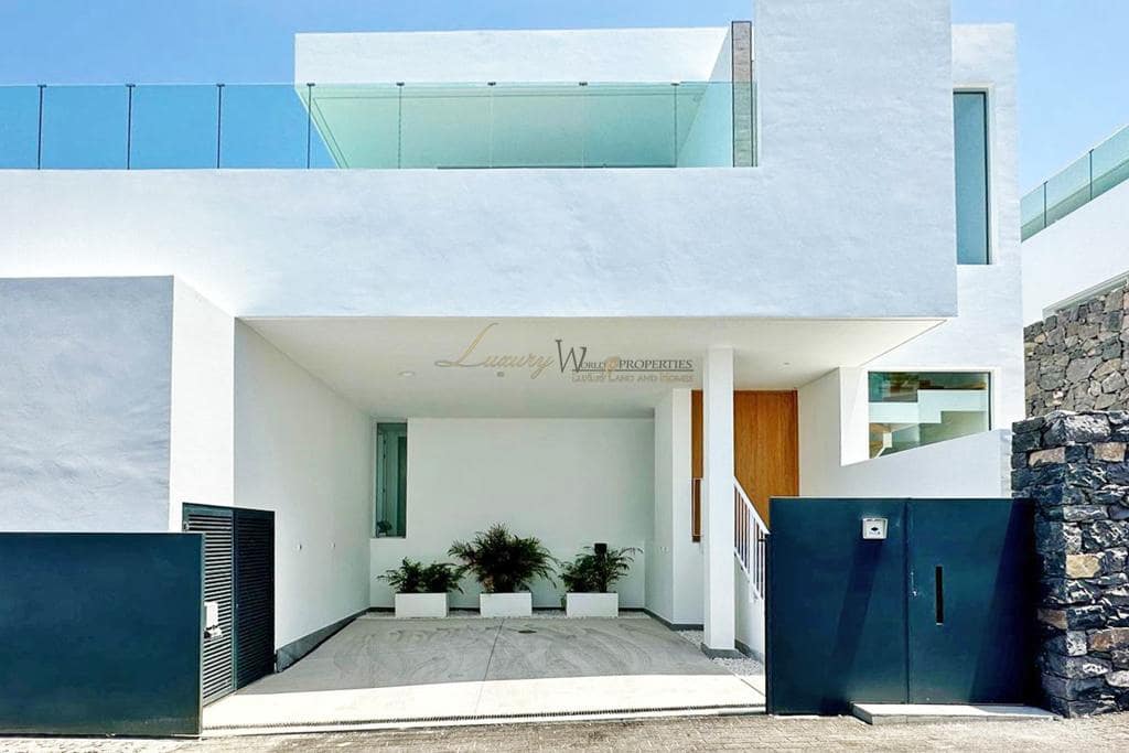 3 bedroom Villa for sale in Callao Salvaje with pool garage - € 1,590,000 (Ref: 9553008)