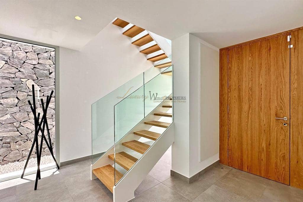 3 bedroom Villa for sale in Callao Salvaje with pool garage - € 1,590,000 (Ref: 9553008)