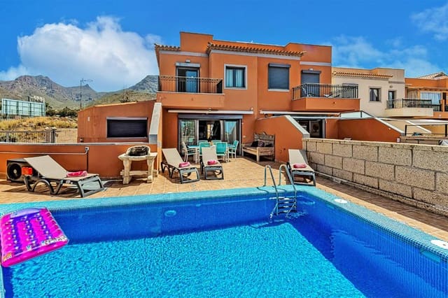 Chalet de 3 habitaciones en Playa del Duque, Adeje en venta con piscina garaje - 885.000 € (Ref: 9569926)