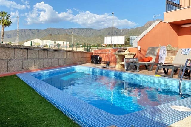 Chalet de 3 habitaciones en Playa del Duque, Adeje en venta con piscina garaje - 885.000 € (Ref: 9569926)
