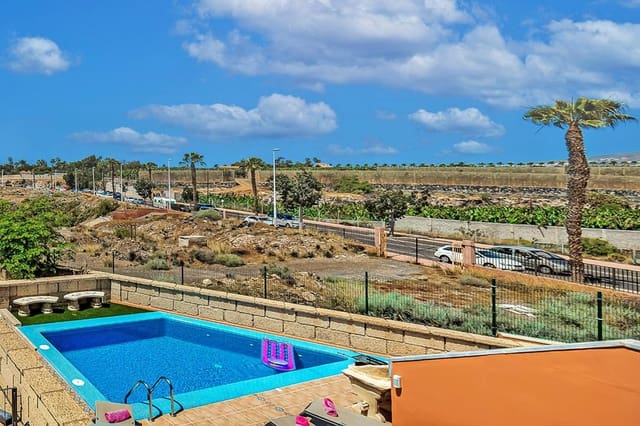 Chalet de 3 habitaciones en Playa del Duque, Adeje en venta con piscina garaje - 885.000 € (Ref: 9569926)