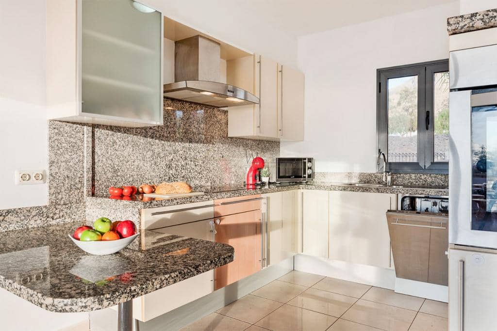 3 quarto Moradia para venda em Costa Adeje com piscina garagem - 885 000 € (Ref: 9569926)