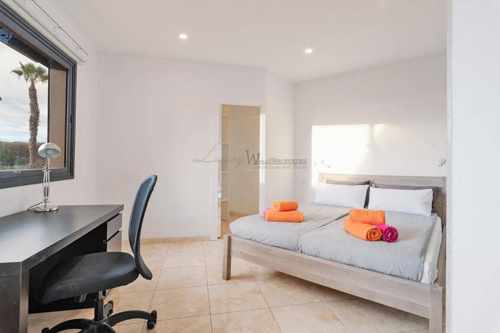 3 quarto Moradia para venda em Costa Adeje com piscina garagem - 885 000 € (Ref: 9569926)