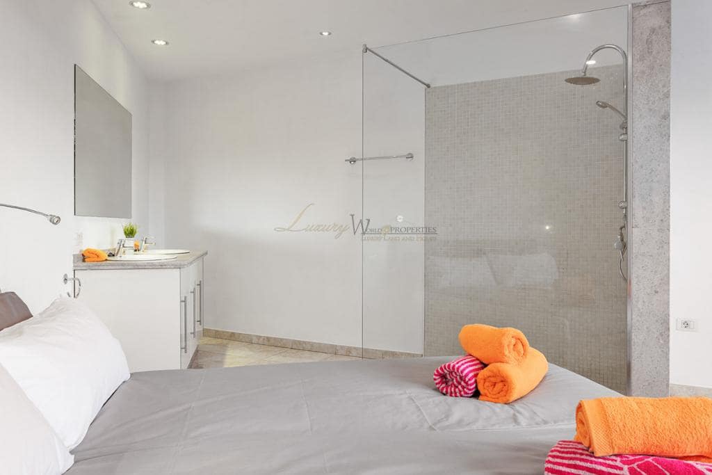 3 quarto Moradia para venda em Costa Adeje com piscina garagem - 885 000 € (Ref: 9569926)