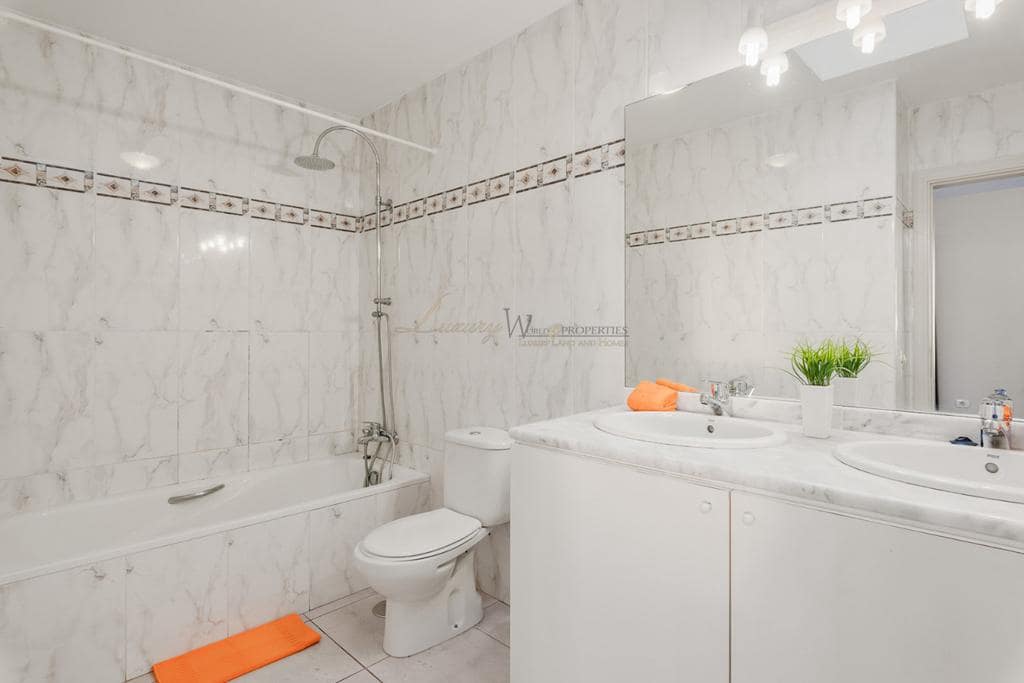 3 quarto Moradia para venda em Costa Adeje com piscina garagem - 885 000 € (Ref: 9569926)