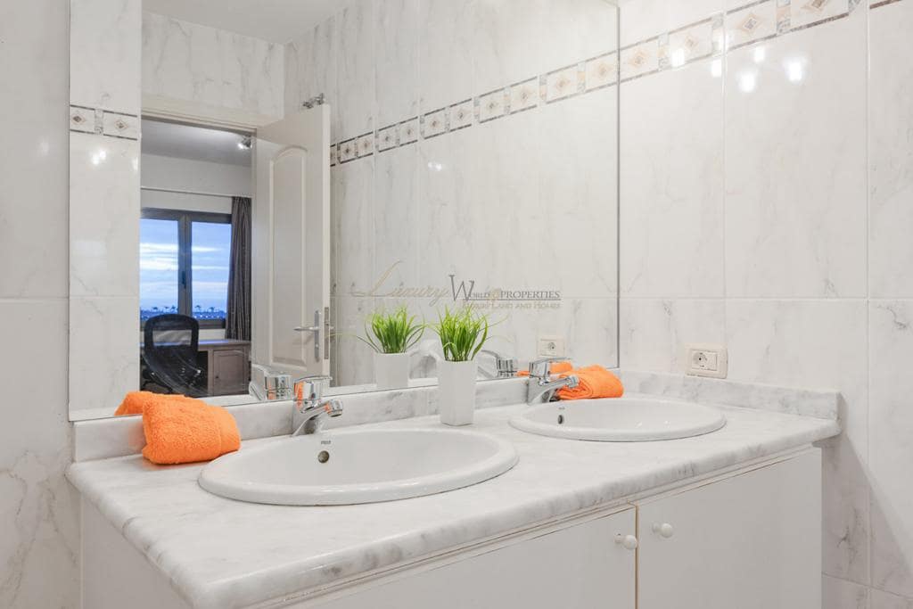 3 quarto Moradia para venda em Costa Adeje com piscina garagem - 885 000 € (Ref: 9569926)