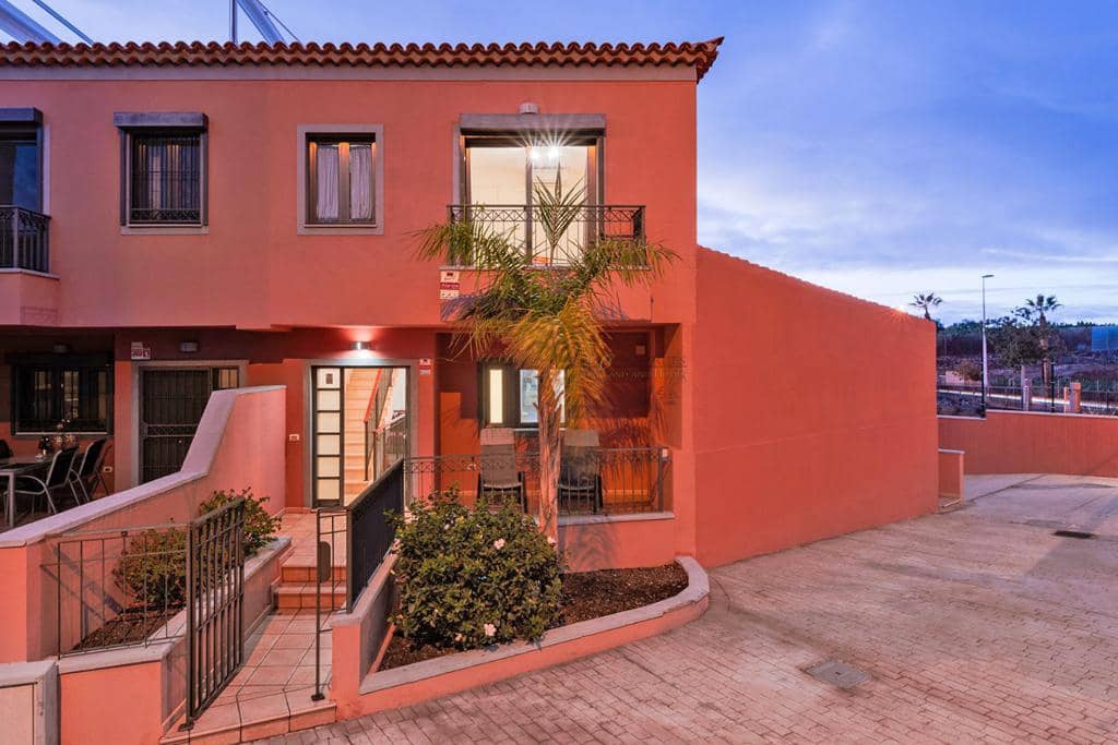 3 quarto Moradia para venda em Costa Adeje com piscina garagem - 885 000 € (Ref: 9569926)