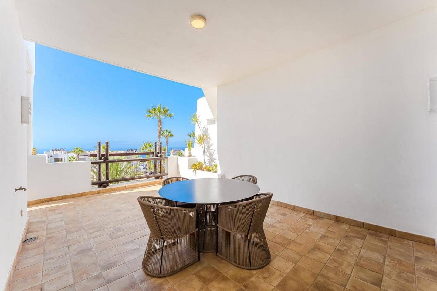 2 sypialnia Mieszkanie na sprzedaż w Guia de Isora z basenem garażem - 840 000 € (Ref: 9572215)