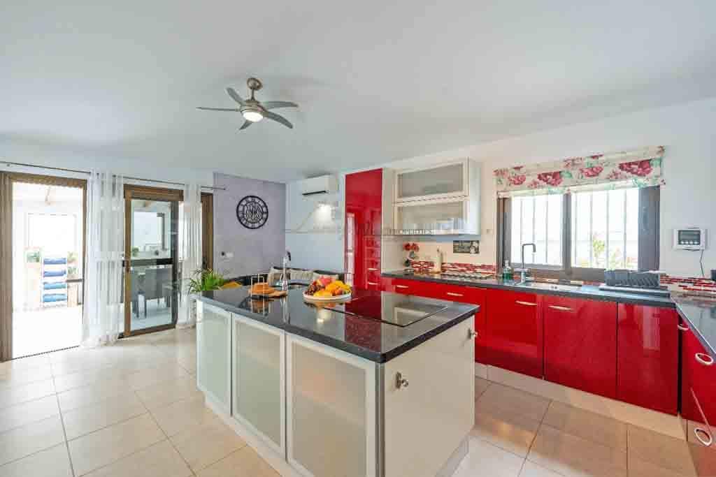 4 soveværelse Villa til salg i Amarilla Golf med swimmingpool garage - € 1.100.000 (Ref: 9632654)