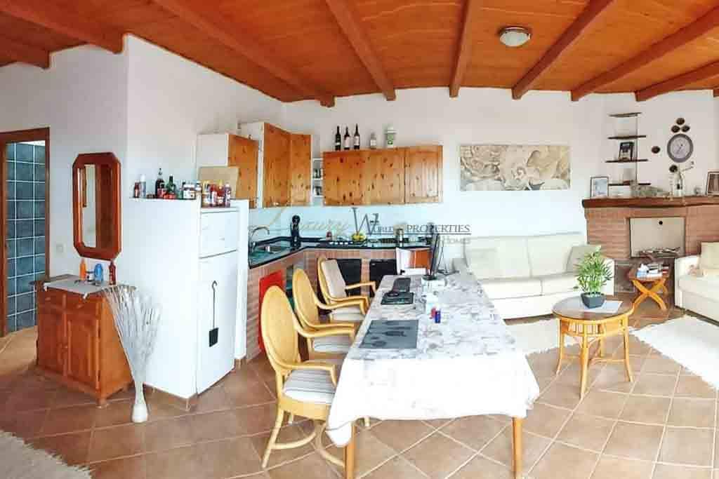 6 bedroom Villa for sale in Buzanada - € 750,000 (Ref: 9646363)