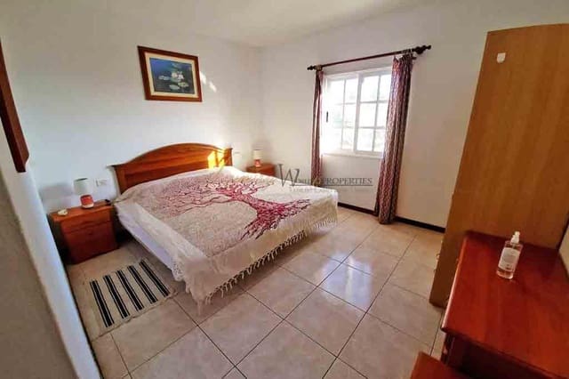 6 bedroom Villa for sale in Buzanada, Arona - € 750,000 (Ref: 9646363)