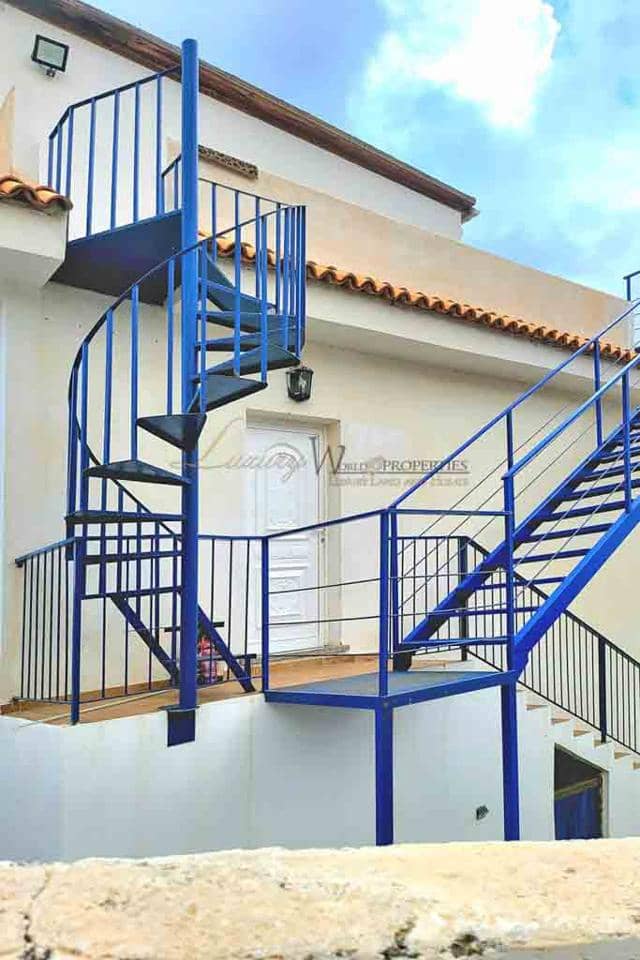 6 bedroom Villa for sale in Buzanada - € 750,000 (Ref: 9646363)