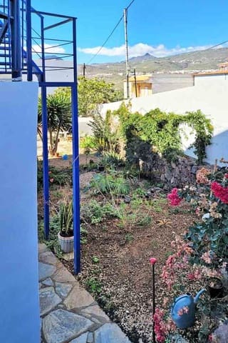 6 bedroom Villa for sale in Buzanada, Arona - € 750,000 (Ref: 9646363)