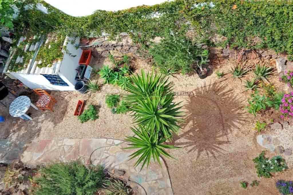 6 bedroom Villa for sale in Buzanada - € 750,000 (Ref: 9646363)