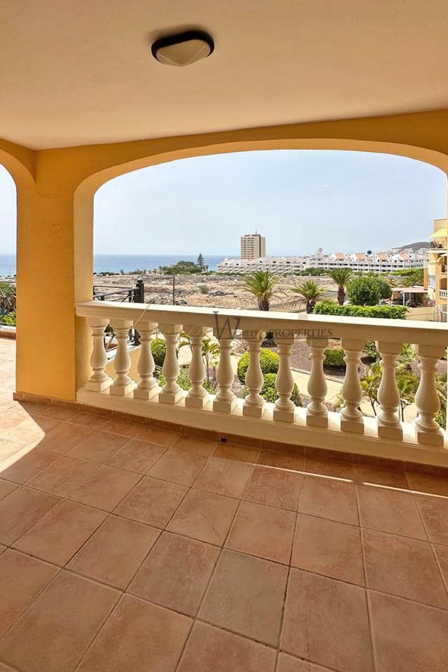 2 bedroom Flat for sale in Los Cristianos with pool - € 395,000 (Ref: 9694198)