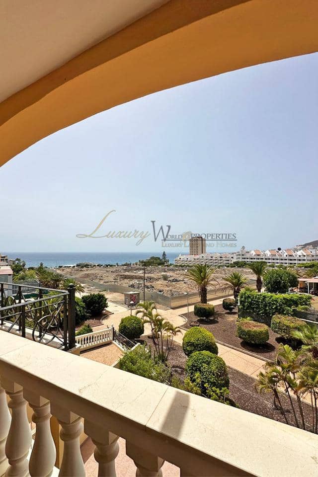 2 bedroom Flat for sale in Los Cristianos with pool - € 395,000 (Ref: 9694198)