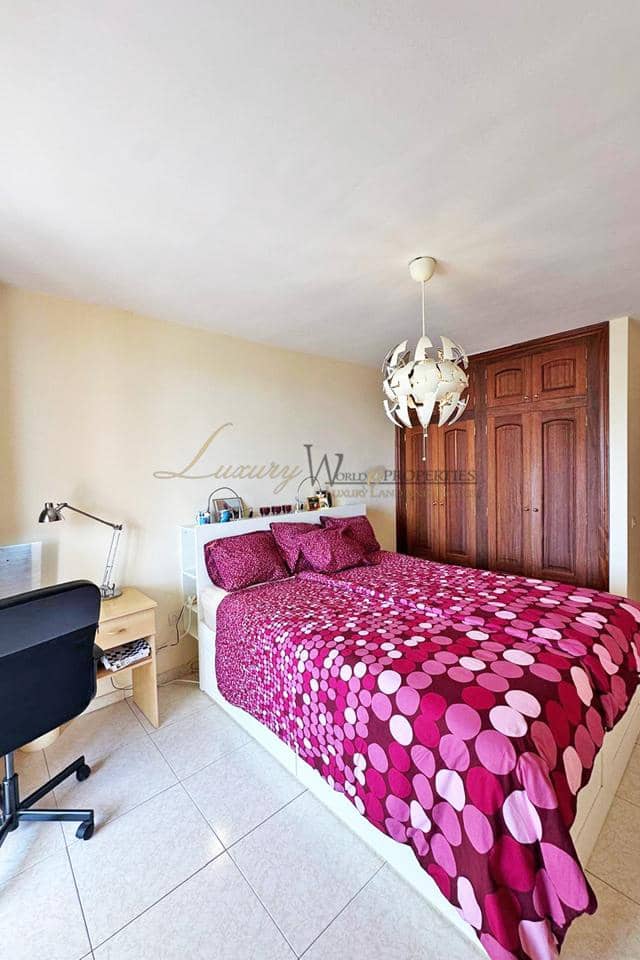 2 bedroom Flat for sale in Los Cristianos with pool - € 395,000 (Ref: 9694198)