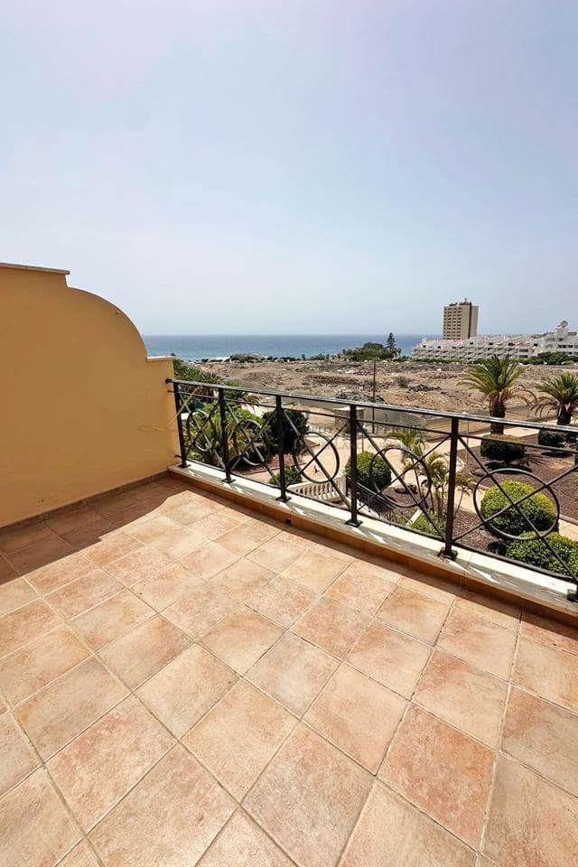 2 bedroom Flat for sale in Los Cristianos with pool - € 395,000 (Ref: 9694198)