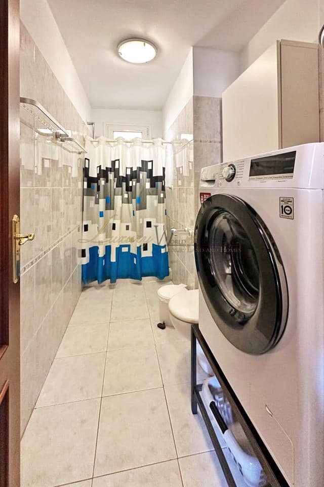 2 bedroom Flat for sale in Los Cristianos with pool - € 395,000 (Ref: 9694198)