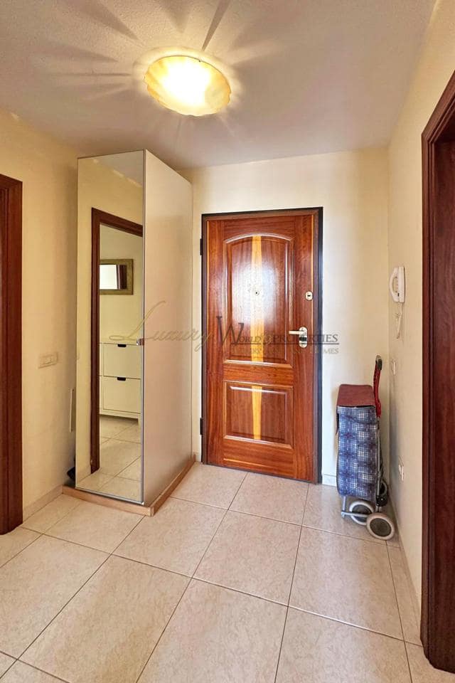 2 bedroom Flat for sale in Los Cristianos with pool - € 395,000 (Ref: 9694198)
