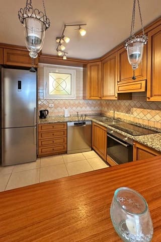 2 soverom Leilighet til salgs i Los Cristianos, Arona med svømmebasseng - € 395 000 (Ref: 9694198)