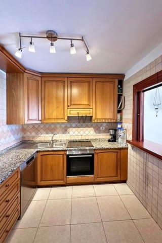 2 soverom Leilighet til salgs i Los Cristianos, Arona med svømmebasseng - € 395 000 (Ref: 9694198)