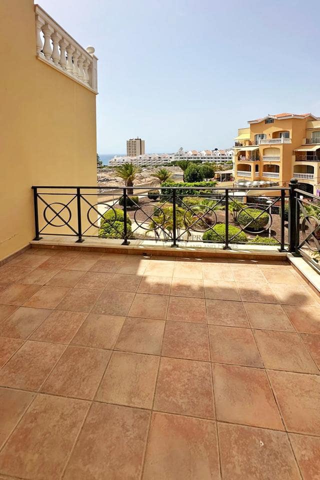 2 bedroom Flat for sale in Los Cristianos with pool - € 395,000 (Ref: 9694198)