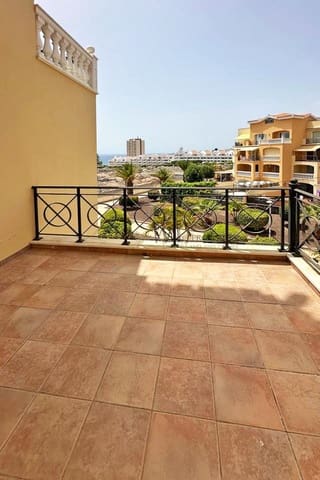 2 soverom Leilighet til salgs i Los Cristianos, Arona med svømmebasseng - € 395 000 (Ref: 9694198)